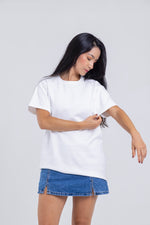 Cargar imagen en el visor de la galería, Camiseta para ELLAS Alto Gramaje Regular- ¡Nuestra joya! WHITE BRIGHT